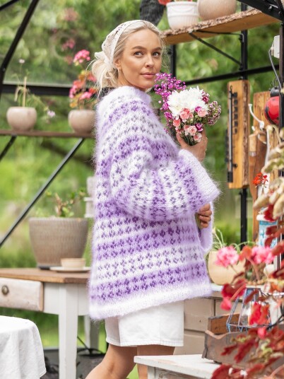 Garnius X Veronica Løken 523V 01f Blome genser vol.1 lavendel Garnius X Veronica Løken 523V 01f Blome genser vol.1 lavendel