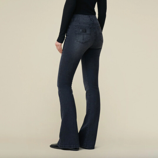 Lois Raval 16 Donatella Black Lois Raval 16 Donatella Black