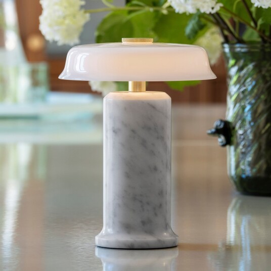 Trip No. 2 LED bordlampe med batteri marmor glass – DESIGN BY US   Balkong   Stein   Med en lyskilde