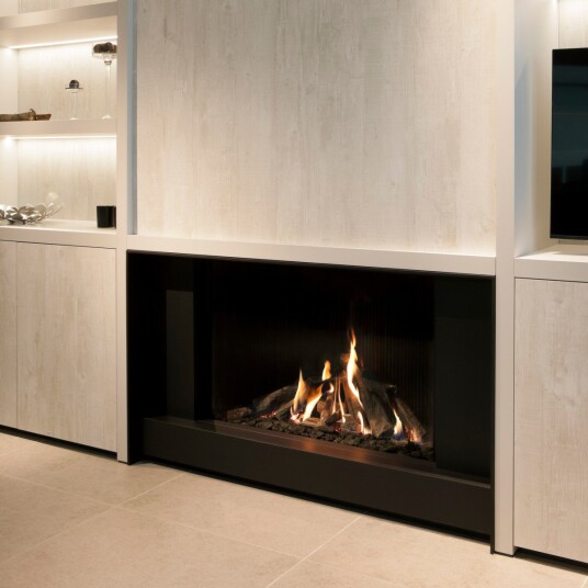 M-Design True Vision 1150V svart gasspeis med et glass - rett vegg