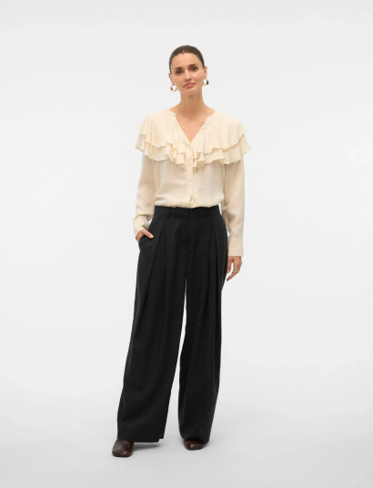 Vero Moda Vmlizzi Ls Flounce Top Wvn Ga - Cream - XL Vero Moda Vmlizzi Ls Flounce Top Wvn Ga - Cream - XL
