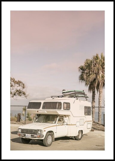 Vintage Camper Parked Plakat / 40x50cm
