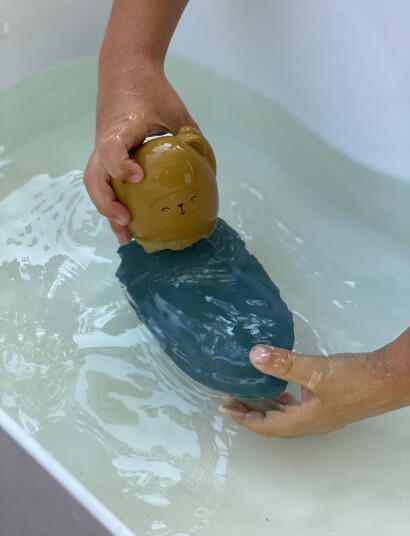 Fabelab Bath Toys - Bob The Bear & Surfboar - Multi/patterned - ONE SIZE Fabelab Bath Toys - Bob The Bear & Surfboar - Multi/patterned - ONE SIZE