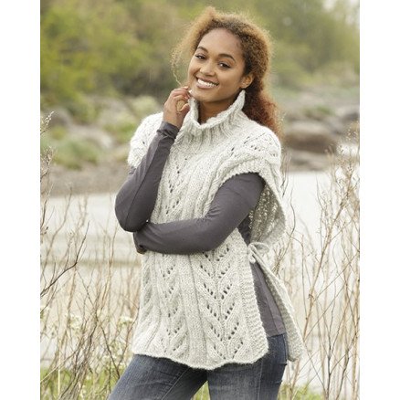 Come Winter by DROPS Design Poncho Strikkeoppskrift str S XXXL