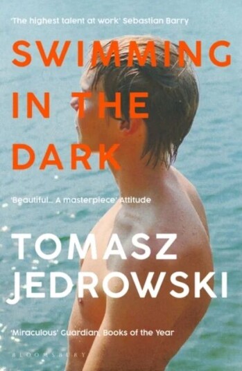 Swimming In The Dark Av Tomasz Jedrowski