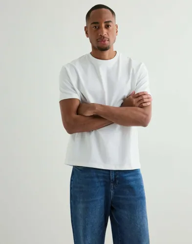 Que Sera Sera Sam Slim Tee Kortermede t shirts Hvit