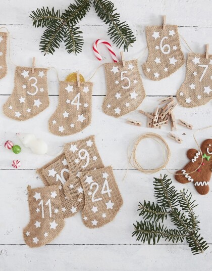 Ginger Ray 24 stk Advent Strømper Julekalender med Strømper av Strie LS 509