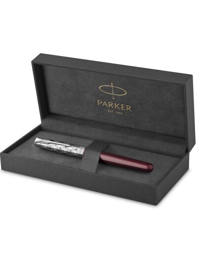 Parker Sonnet Fountain Pen  Premium Metal and Rød Satin Finish with Chrome Trim  Fine 18k Gull Nib with Svart Ink Cartridge  Gift Box