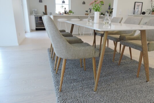 Venture Home Polar Spisegruppe 180 cm Rektangulær med 6 Plaza stoler Grå