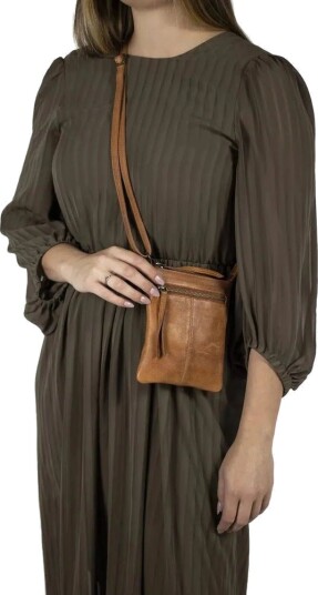 Re:Designed by Dixie Oulu Urban liten skulderveske i skinn Walnut