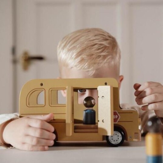 Little Dutch School Bus with Figures LD8023 Little Dutch School Bus with Figures LD8023