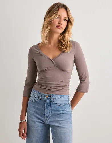 Nelly Brun Wrap Half Sleeve Top