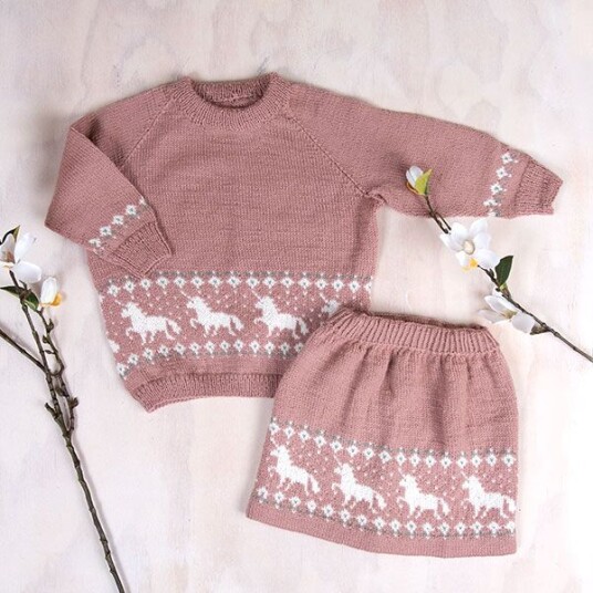 Bluum Strik Strikkesett Enhjørning genser og skjørt - garnpakke i Bluum Pure Eco Baby Wool