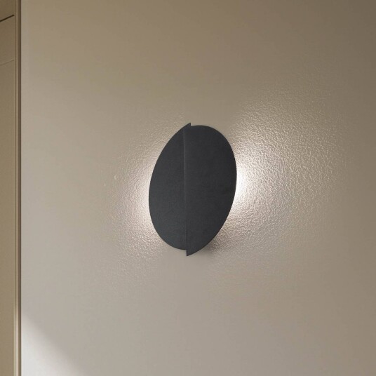 EMIBIG LIGHTING Vegglampe Form 9 28 cm x 32 cm svart