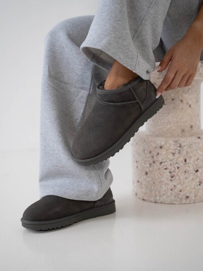 UGG Classic Ultra Mini Grå 42