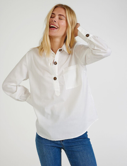 FREE/QUENT Shirt From Freequent In A Beautiful Material. The Shirt Has A Simple Silhouette - Cream - XS
