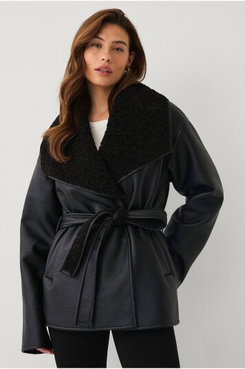 Ellos Collection Shearling jakke med knytbart belte Svart