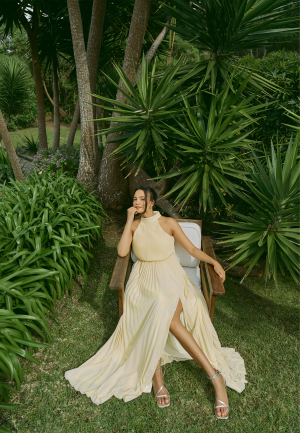 Bubbleroom Occasion Pleated Halter Neck Gown Cream 40 Bubbleroom Occasion Pleated Halter Neck Gown Cream 40