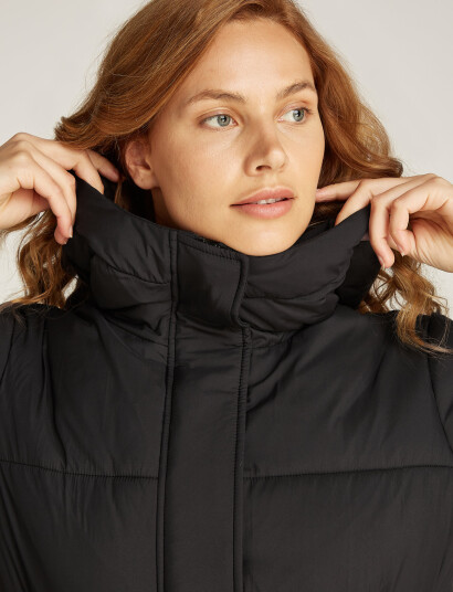 Calvin Klein Jeans Logo Belt Long Puffer   Black   M
