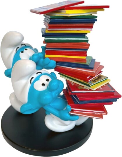 Plastoy Smurf samlefigur Smurf with Stack of Comics