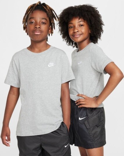 Nike T skjorte NSW Futura   Grå Barn størrelse M: 137 147 cm