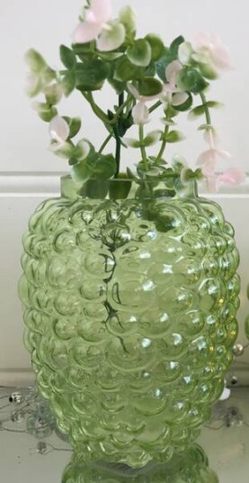 Vase Sofian i Lys Grønn boblete glass fra Edelweiss Vase Sofian i Lys Grønn boblete glass fra Edelweiss