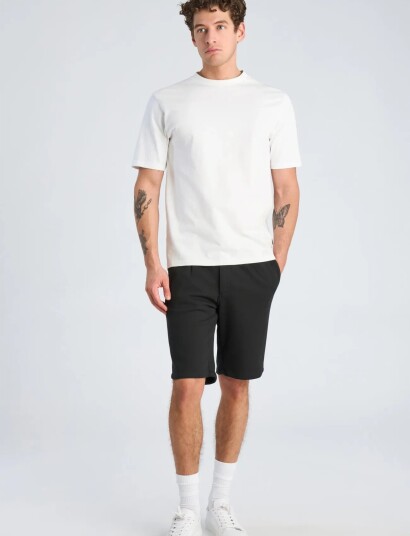 Lindbergh Superflex Elastic Waist Shorts   Black   S