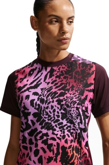 Nike Trenings T skjorte Dri fit Academy 25 Bordeaux/ren Platina Kvinner størrelse X Small