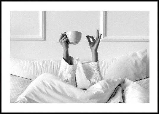 Woman With Coffee Cup On The Bed Plakat Plakat / 30x40cm