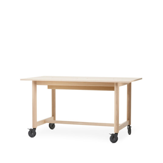 A2 Connect skrivebord eik hvitoljet, sorte hjul, h90