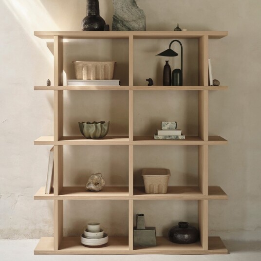 Ferm Living Kona Bokhylle 2x4 Naturlig eik Ferm Living Kona Bokhylle 2x4 Naturlig eik