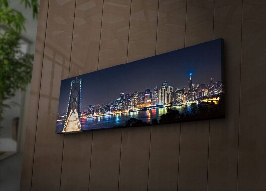 Lerretsbilde med LED belysning 30x90 cm Nattlig bybilde med bro og silhuetter av skyskrapere Mørk blå / Lys grønn / Hvit