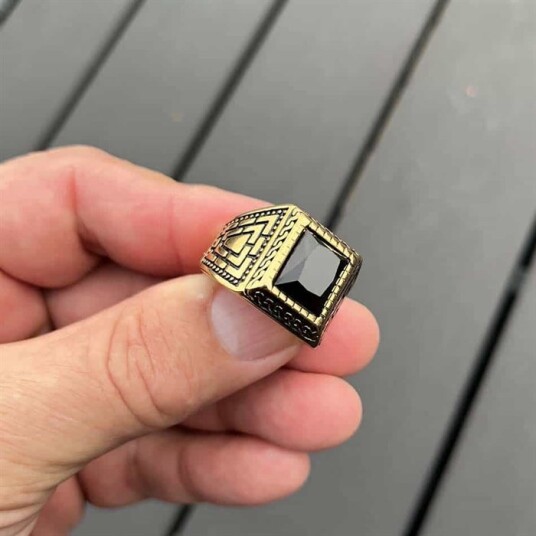 Tau herrering med svart onyx og PVD gullramme Tau herrering med svart onyx og PVD gullramme
