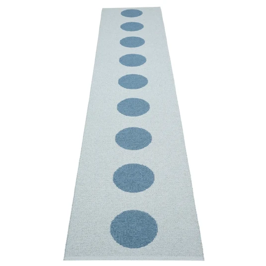 Pappelina Vera Pop teppe River Blue/Blue Fog 70 x 360cm Pappelina Vera Pop teppe River Blue/Blue Fog 70 x 360cm