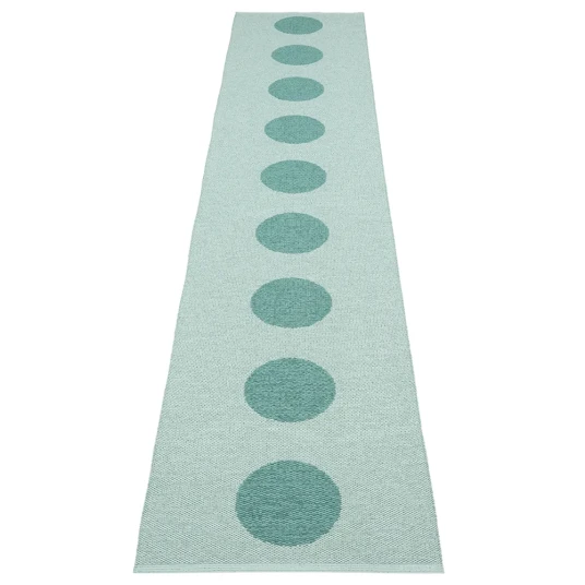 Pappelina Vera Pop teppe Jade/Pale Turquoise 70 x 360cm Pappelina Vera Pop teppe Jade/Pale Turquoise 70 x 360cm