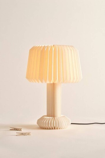 Jotex RILYNN bordlampe Hvit 1552432-06-0 1649808-01-0 Jotex RILYNN bordlampe Hvit 1552432-06-0 1649808-01-0