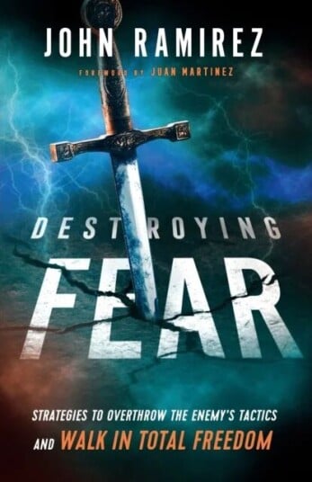 Destroying Fear - Strategies To Overthrow The Enemy`S Tactics And Walk In Total Freedom Av John Ramirez, Juan Martinez