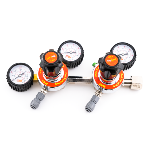 Kegland Dual Pressure CO2 regulator MK4 med 2 utganger. Duotight 8mm inkludert