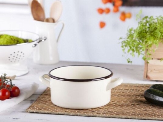 Altom Design Cream Emaljert Gryte 2,1 L Diameter 18 Cm Høyde 9,5 Cm Kremfarget Altom Design Cream Emaljert Gryte 2,1 L Diameter 18 Cm Høyde 9,5 Cm Kremfarget