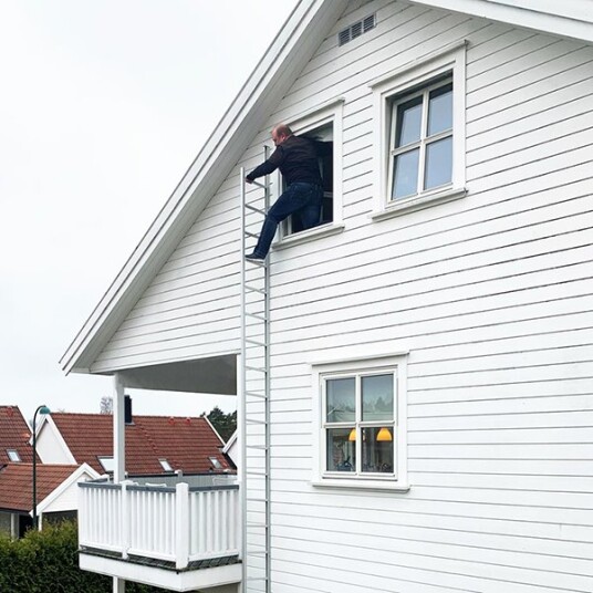 Alu Stigen Alu stigen Utfellbar Brannstige Proff Eloksert 5,4 Alu Stigen Alu stigen Utfellbar Brannstige Proff Eloksert 5,4