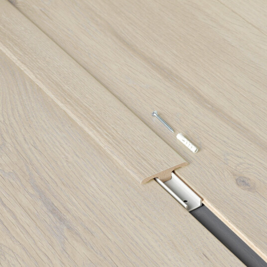 BerryAlloc T-List 2,4m Hvit MDF Skjøtelist for Laminatgulv BerryAlloc T-List 2,4m Hvit MDF Skjøtelist for Laminatgulv