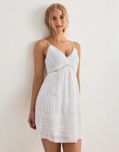 Neo Noir   Hvit   Valora S Voile Dress