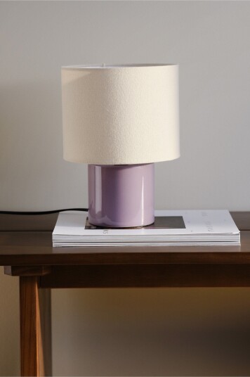 Jotex   HESSO bordlampe Lilla/beige   Kjøp Bordlamper hos Jotex