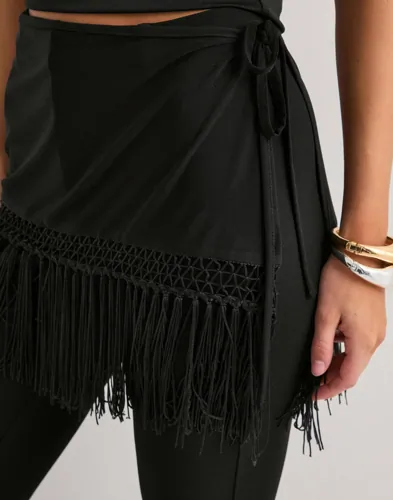 Nelly   Svart   Fringe Tie Mini Skirt