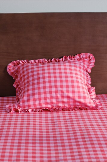 Jotex Frill Putetrekk Med Volang 50x70 Cm Rosa/ rød LAUREN Kjøp Putevar hos Jotex
