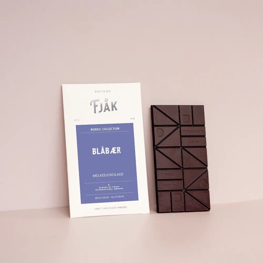 Fjåk Sjokolade - 50% milk & blueberry craft chocolate bar Fjåk Sjokolade - 50% milk & blueberry craft chocolate bar