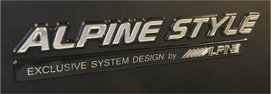 Alpine Style Emblem Sort/Krom Alpine Style Emblem Sort/Krom