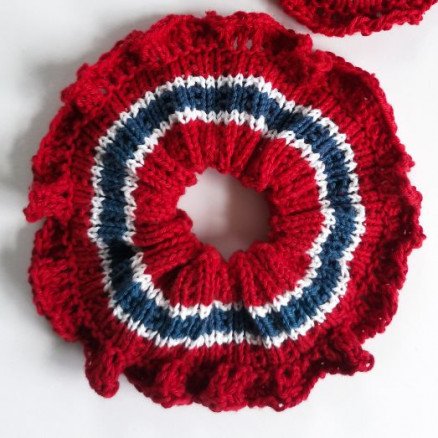 Rito Krea 17 mai Scrunchie av Rito Krea Scrunchie Strikkeoppskrift 14,5cm Rito Krea 17 mai Scrunchie av Rito Krea Scrunchie Strikkeoppskrift 14,5cm