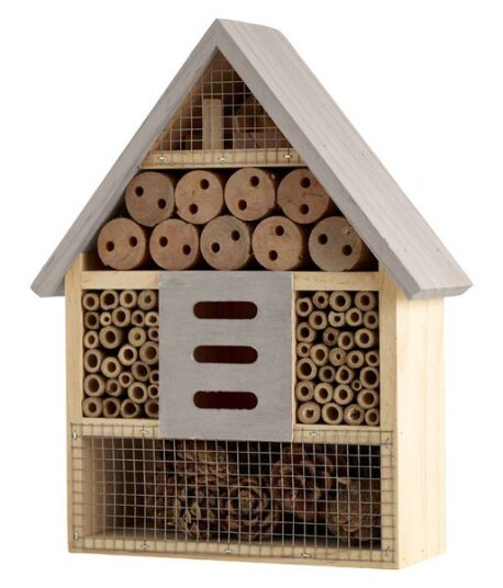 Hage Stort Insekts hotell i grått fra Arnøy Hage Stort Insekts hotell i grått fra Arnøy