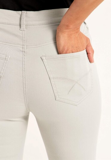 Jeans med elastisk midje Jeans med elastisk midje